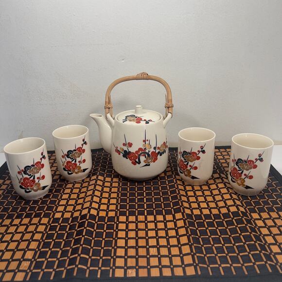 Vintage Asian Cherry Blossom Japanese Small Teapot with 4 Teacups Porcelain - Picture 6 of 16